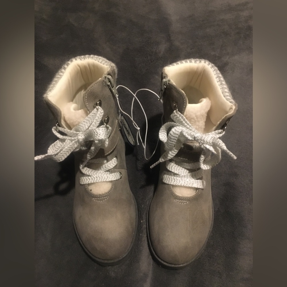 Gray Girls cute boots. NWT size 3. - Picture 3 of 5
